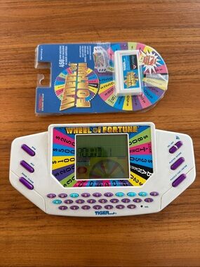 VTG Vintage 1995 Tiger Electronics Wheel of Fortune Handheld Game